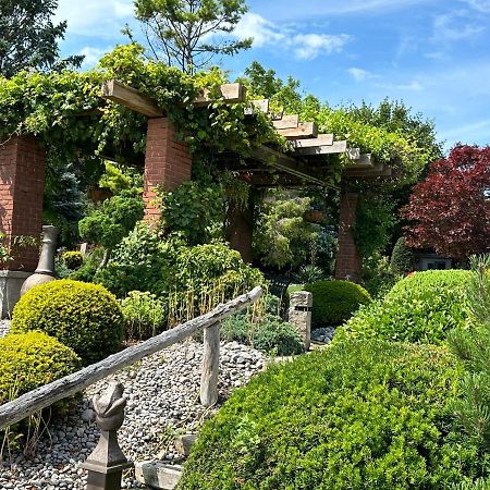Bed and Breakfast The Wind In The Willows - Luxury Lakefront Oasis Cobourg Exterior foto